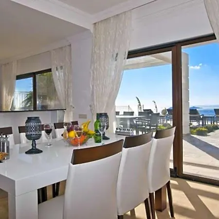 Sleeps 14 Pool Air Con Wifi *