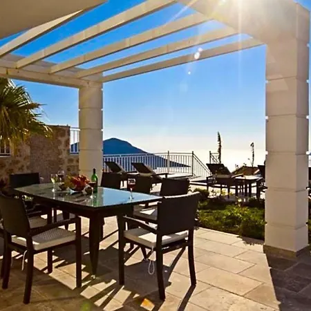 Sleeps 14 Pool Air Con Wifi