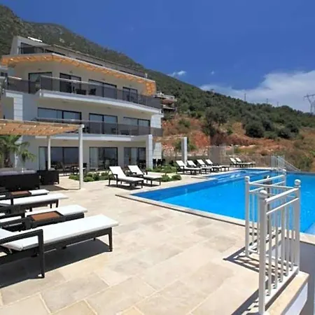 Sleeps 14 Pool Air Con Wifi