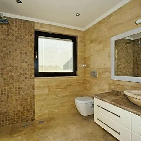 Villa Sleeps 14 Pool Air Con Wifi *
